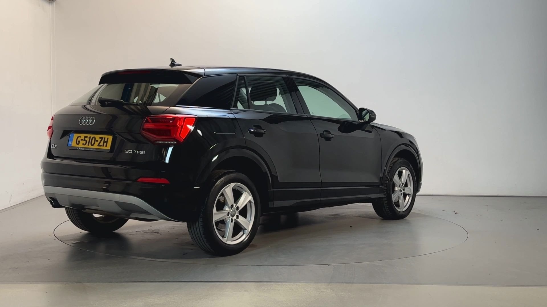 Audi Q2 30 TFSI Epic LED Navigatie Parkeersensoren Climate C, Auto's, Voorwielaandrijving, Dealer onderhouden, Stof, Gebruikt