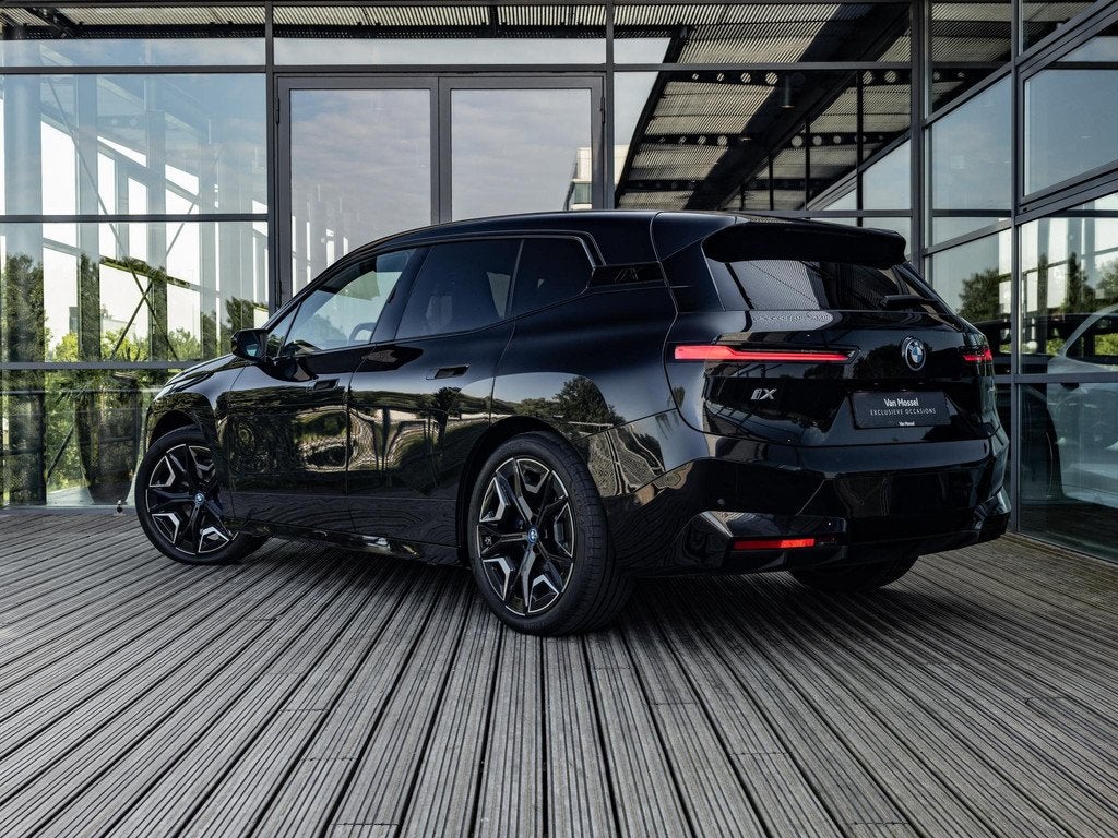 BMW iX xDrive50 Business Edition Plus 112 kWh | SOFTCLOSE |, Auto's, Gebruikt, 523 pk, Zwart, Vierwielaandrijving