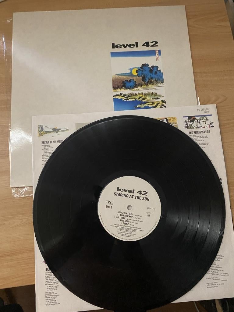 Level 42 – Staring At The Sun, Ophalen of Verzenden, 1980 - 1989, Zo goed als nieuw, 12 inch