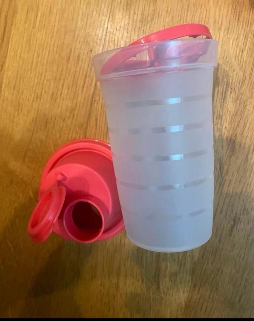 Nieuwe Tupperware shaker 250ml - Ideaal voor onderweg!, Huis en Inrichting, Keuken | Tupperware, Ophalen of Verzenden, Nieuw, Rood