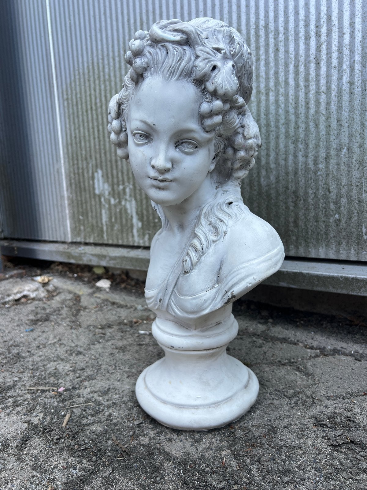 Klassieke buste van een vrouw - wit beton, Ophalen, Buste, 20 - 50 cm, Op sokkel