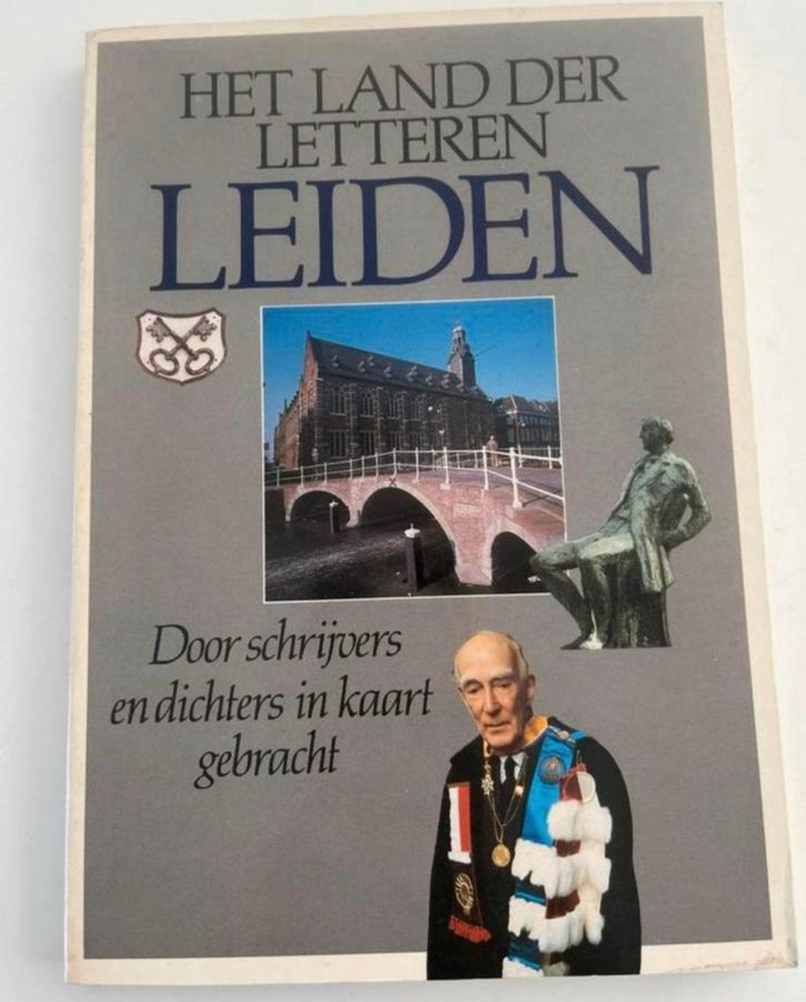 Het Land der Letteren Leiden - Tilly Hermans, Boeken, Geschiedenis | Stad en Regio, Ophalen of Verzenden, Zo goed als nieuw