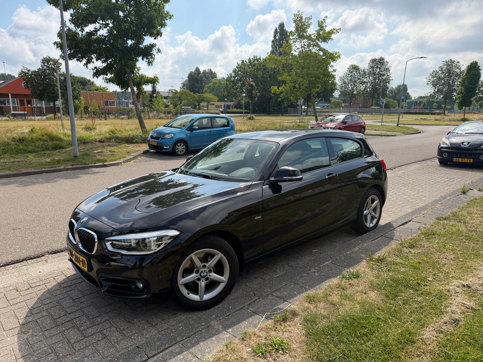BMW 1-Serie 120i 184pk Aut 2017 Zwart, Auto's, 1998 cc, Achterwielaandrijving, 680 kg, Zwart