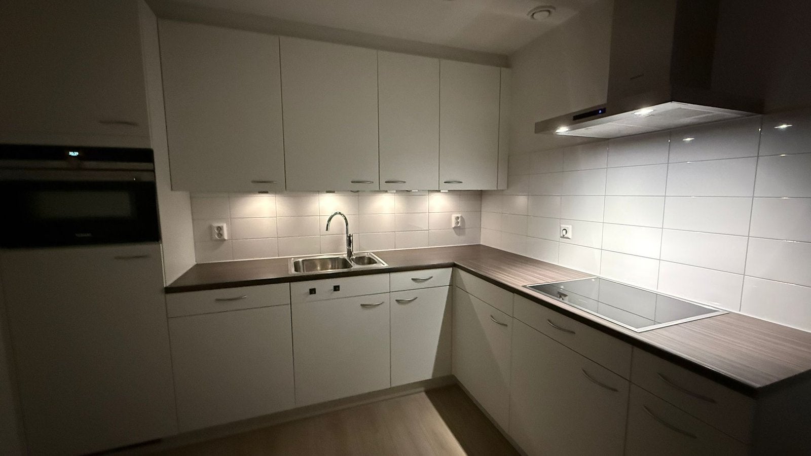 Mooie weinig gebruikte keuken, zie beschrijving, Ophalen, Zo goed als nieuw, Wit, Hoekkeuken