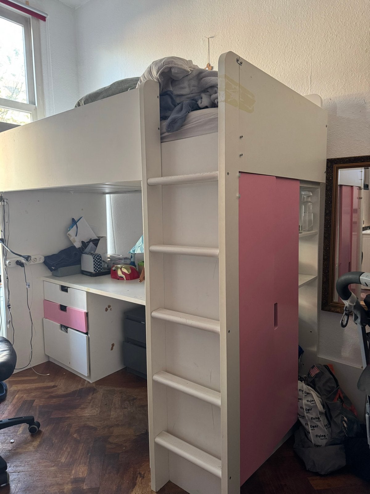 IKEA SMÅSTAD Hoogslaper wit/lichtroze met kast en bureau, Ophalen, Gebruikt, Eenpersoons, 200 cm