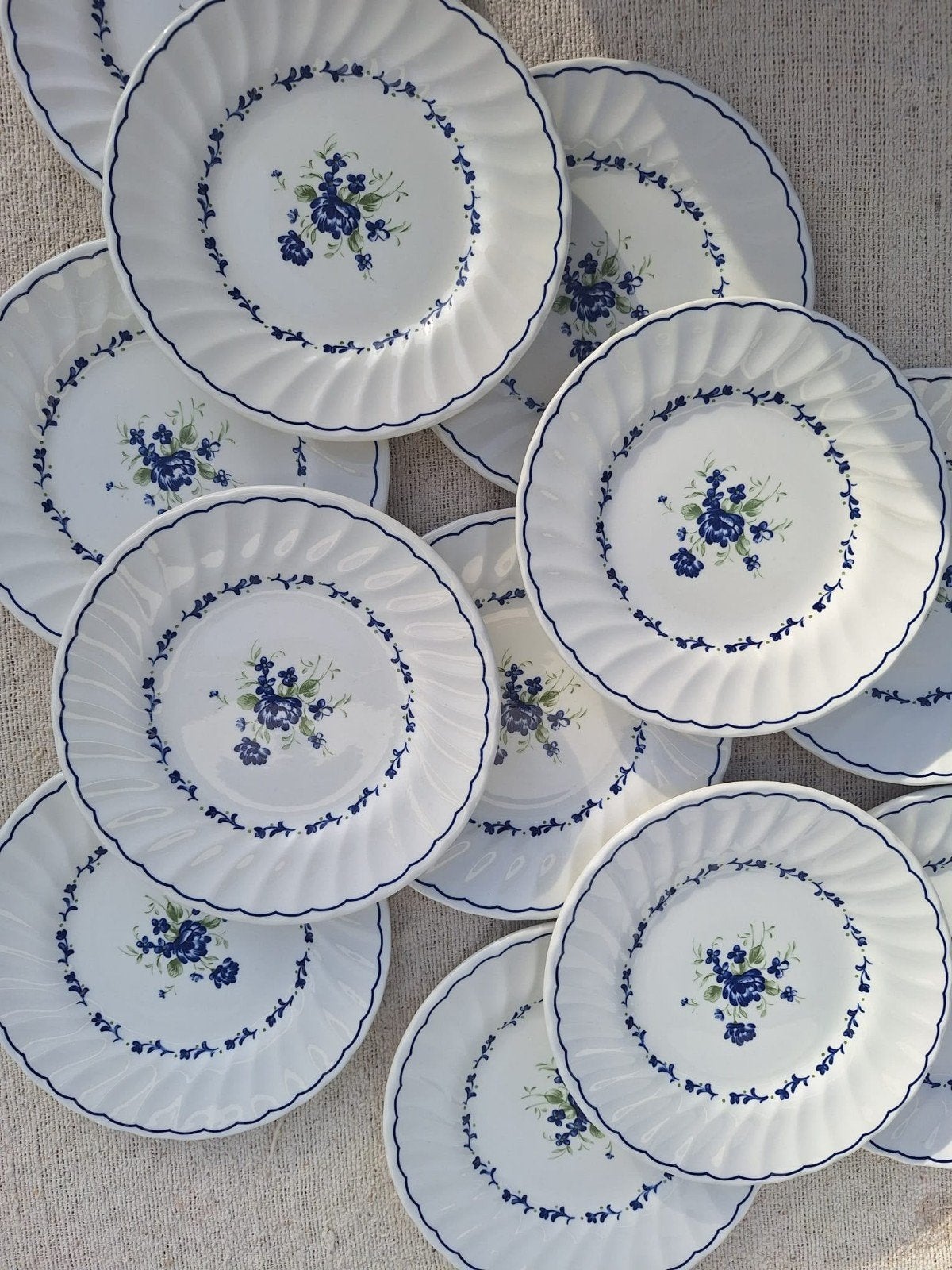 Vintage bordjes Churchill Georgian blauwe bloem decor, Keramiek, Ophalen of Verzenden, Bord(en), Churchill