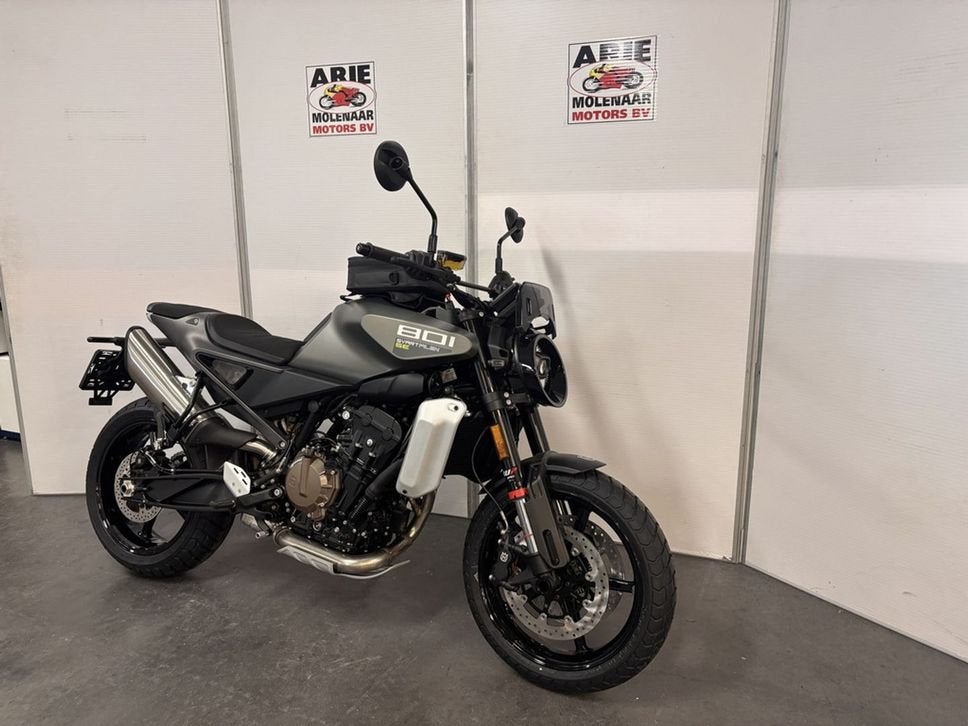 Husqvarna SVARTPILEN 801 (bj 2026), 2 cilinders, Bedrijf, Onbekend, Meer dan 35 kW