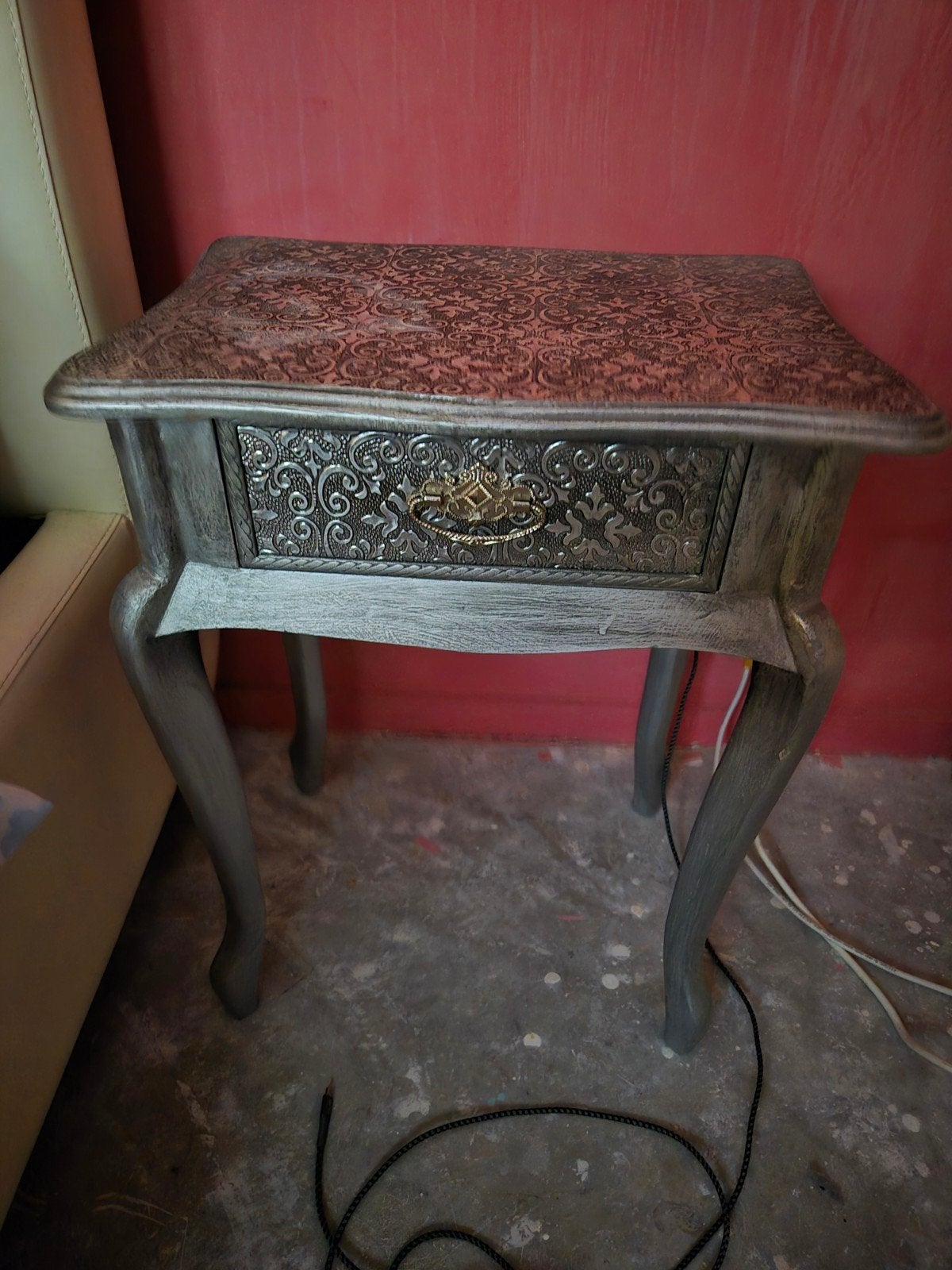 Decoratieve bijzettafel met lade - Vintage stijl, Huis en Inrichting, Tafels | Bijzettafels, Minder dan 55 cm, Gebruikt, Vintage, Barok, Decoratief
