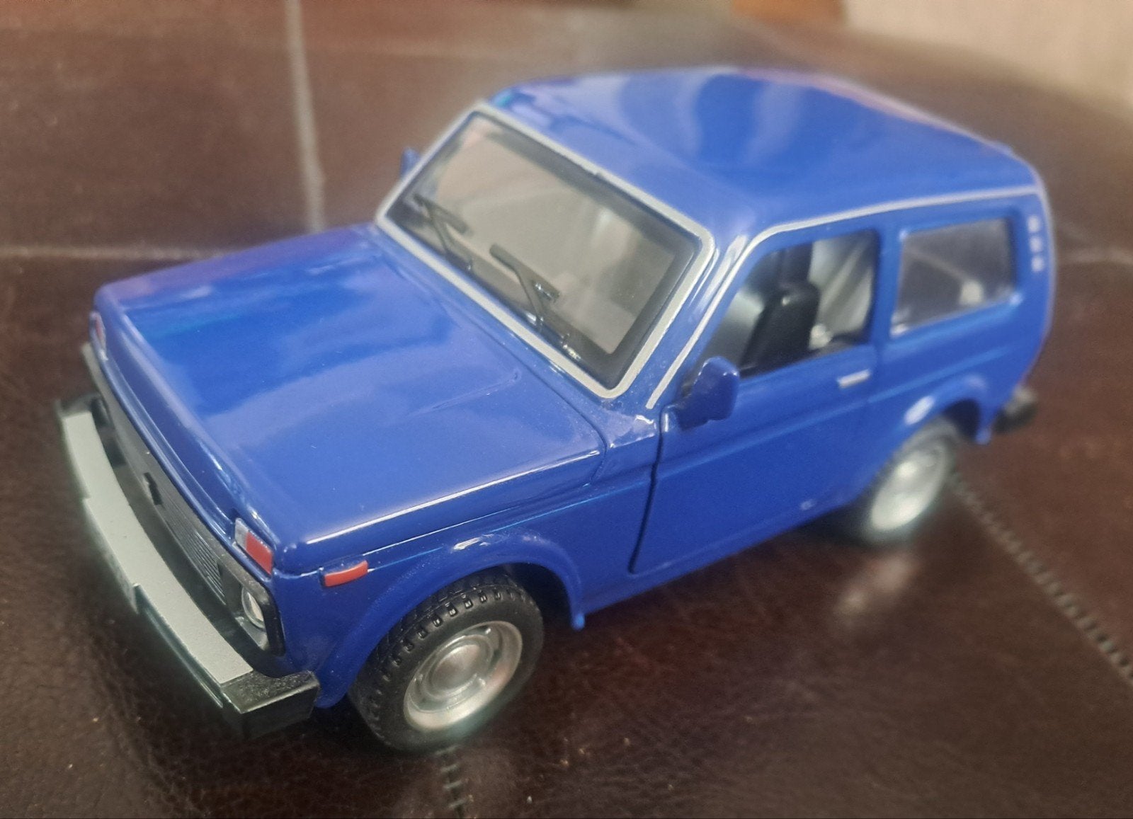 Lada Niva 1.7i 4x4, Ophalen of Verzenden, Nieuw, Auto, Overige merken