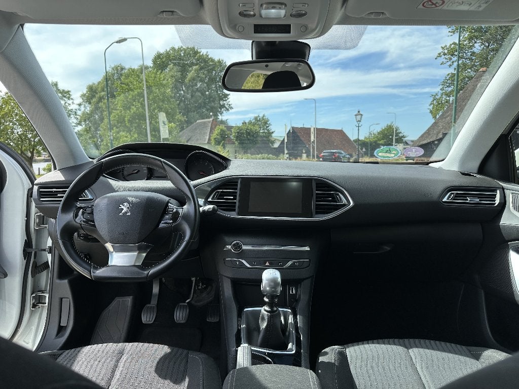 Foto 11 van Peugeot 308 1.2 Allure | Riem Vervangen! | CarPlay | PDC|ECC