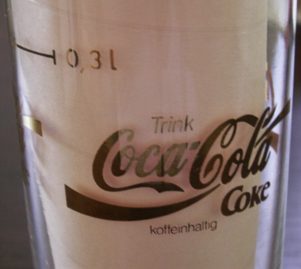 Recht Duits Coca Cola glas goudkleurige opdruk Trink 0,3L, Verzamelen, Glas en Borrelglaasjes, Ophalen of Verzenden, Zo goed als nieuw