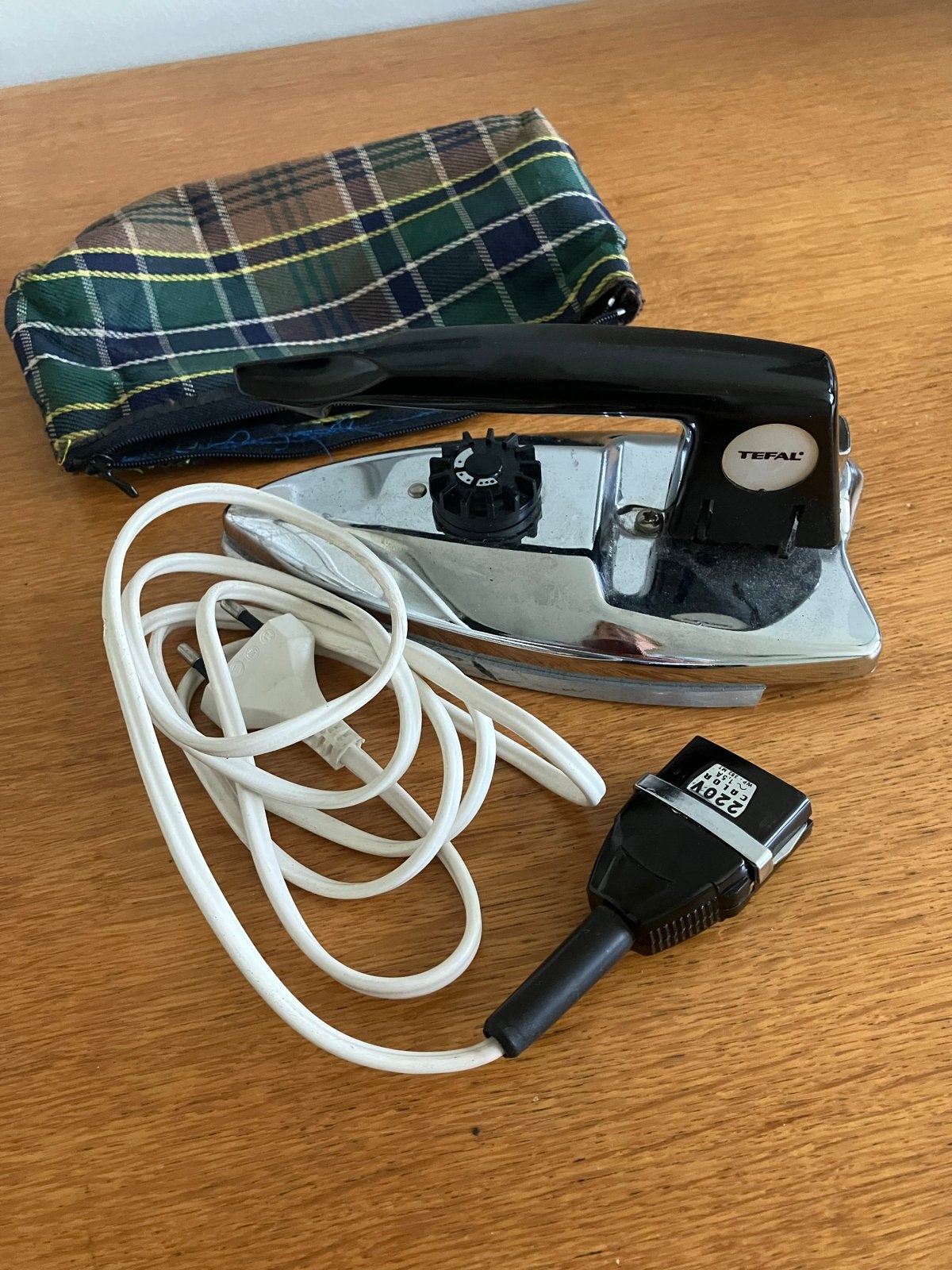 Vintage Tefal reisstrijkijzer met snoer en etui, Ophalen of Verzenden, Gebruikt, Strijkijzer met snoer