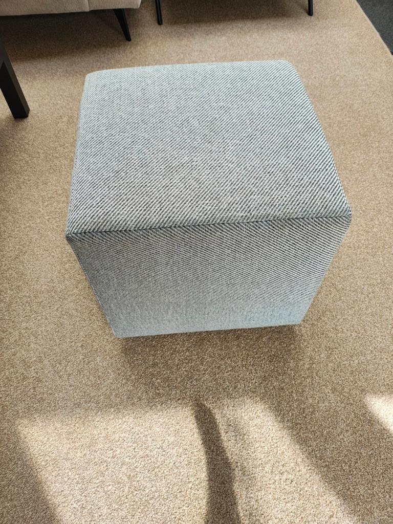 Hokker 46 bij 46 en 45 cm hoog, Minder dan 50 cm, Minder dan 50 cm, Ophalen of Verzenden, Zo goed als nieuw