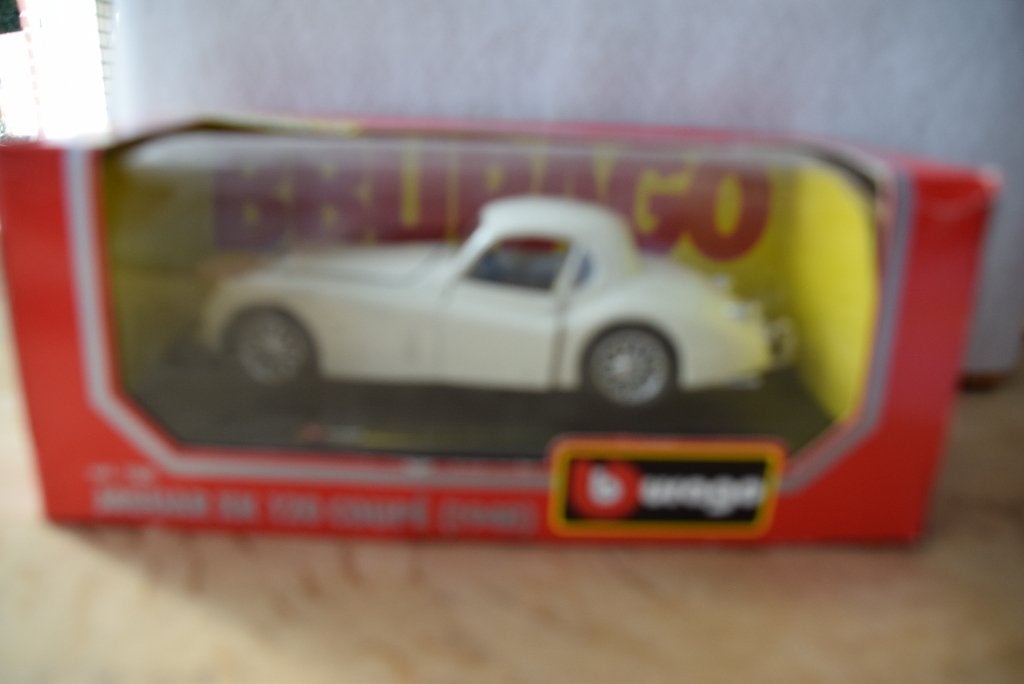 modelauto 1:24, Ophalen of Verzenden, Zo goed als nieuw, Auto, Bburago