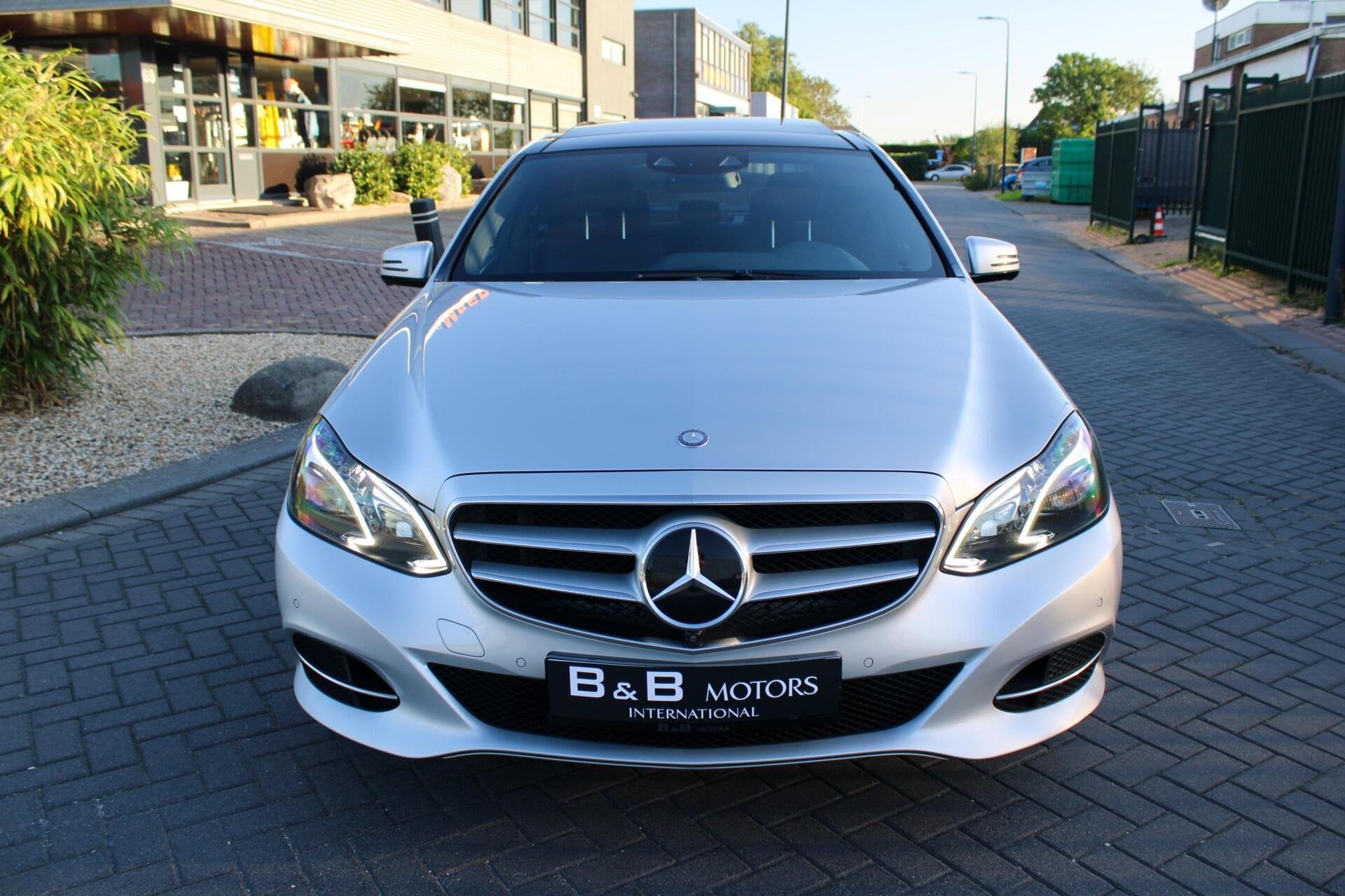 Mercedes-Benz E350 4MATIC+|FULL OPTIONS|BTW/VAT+, Auto's, Automaat, Gebruikt, Automatische klimaatregeling, Met garantie (alle)