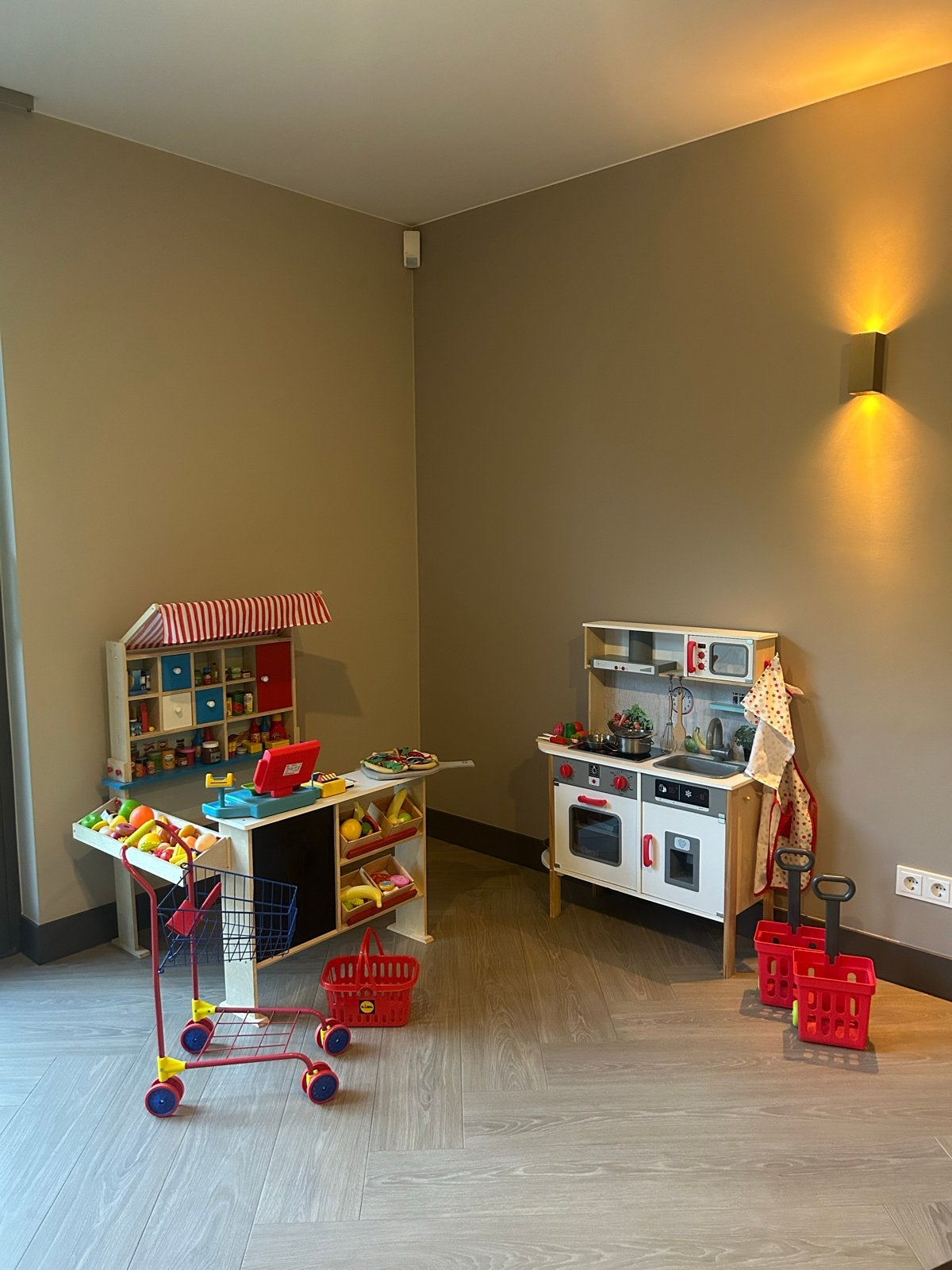 Grote speelgoedset: Marktkraam, keukentje & accessoires, Ophalen of Verzenden, Zo goed als nieuw