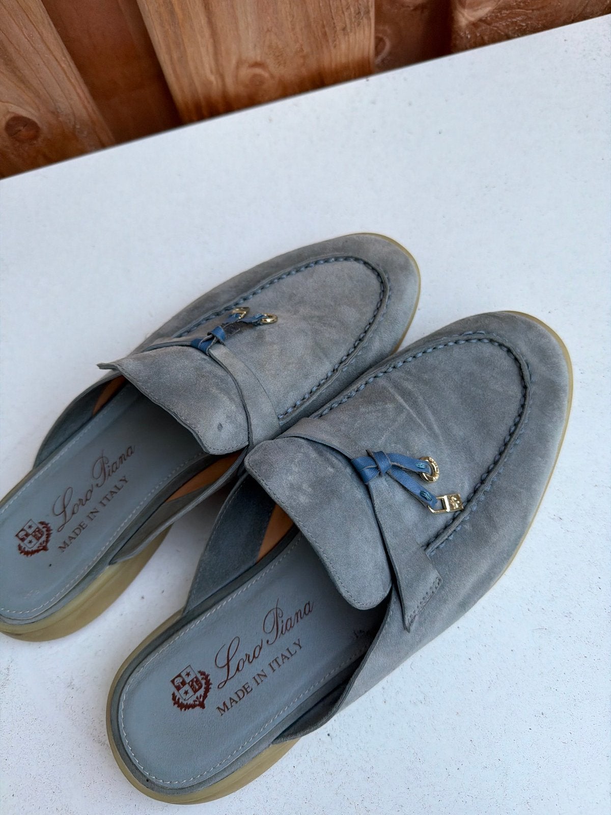 Loro Piana instappers maat 40, lichtblauw, goede staat, Kleding | Dames, Schoenen, Ophalen of Verzenden, Zo goed als nieuw, Blauw