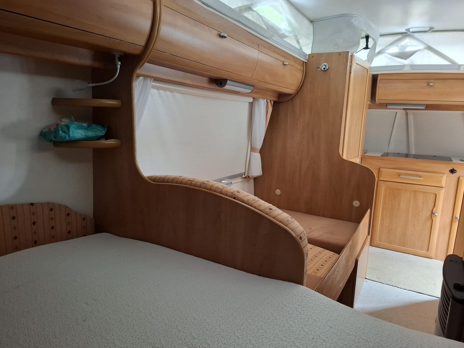 Eriba Touring 555 GT - Zonder tent of luifel, Caravans en Kamperen, Rondzit, Omvormbare zithoek, Particulier, 5 tot 6 meter