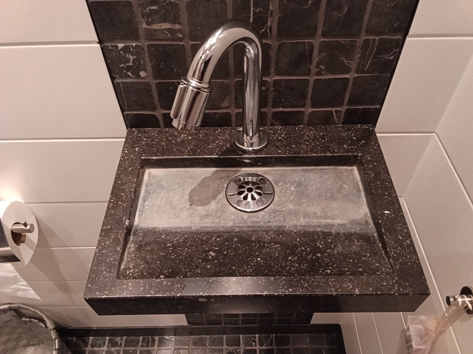toiletwastafel Belgisch hardsteen, Doe-het-zelf en Verbouw, Sanitair, Ophalen of Verzenden, Gebruikt, Steen, Wastafel