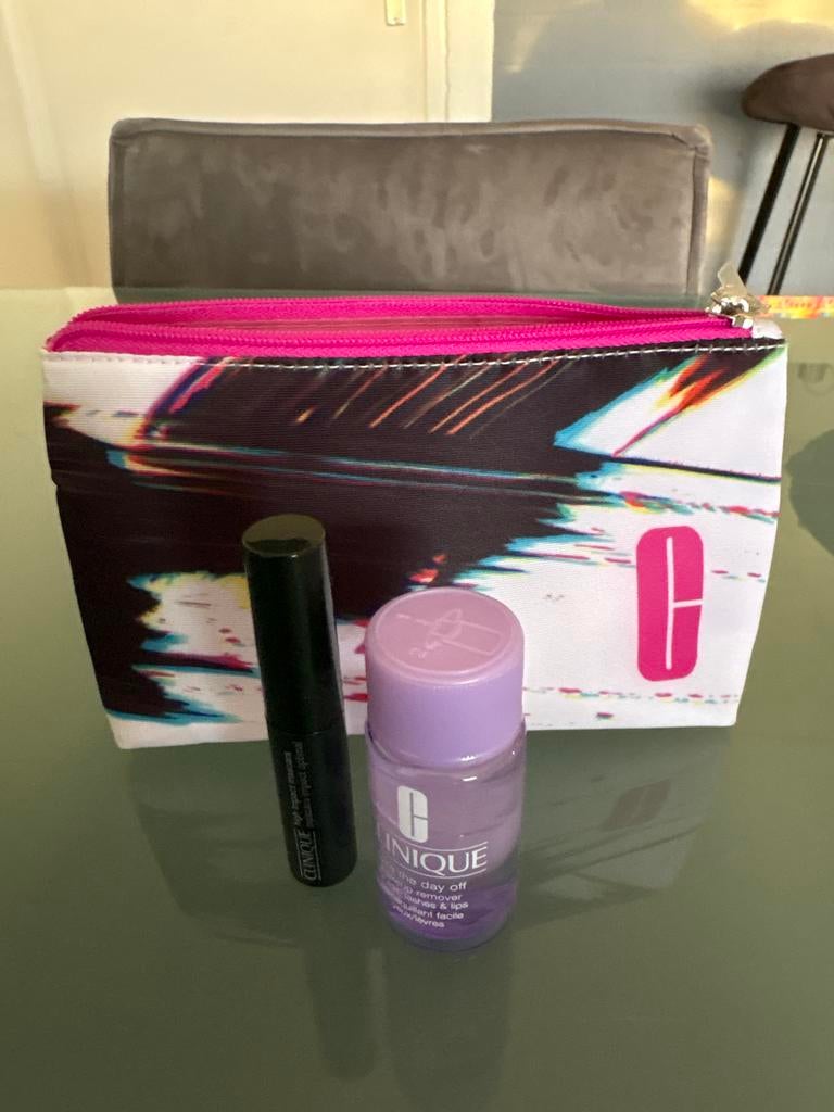 Clinique mini mascara, make-up remover & toilettasje, Ophalen of Verzenden, Nieuw, Overige kleuren