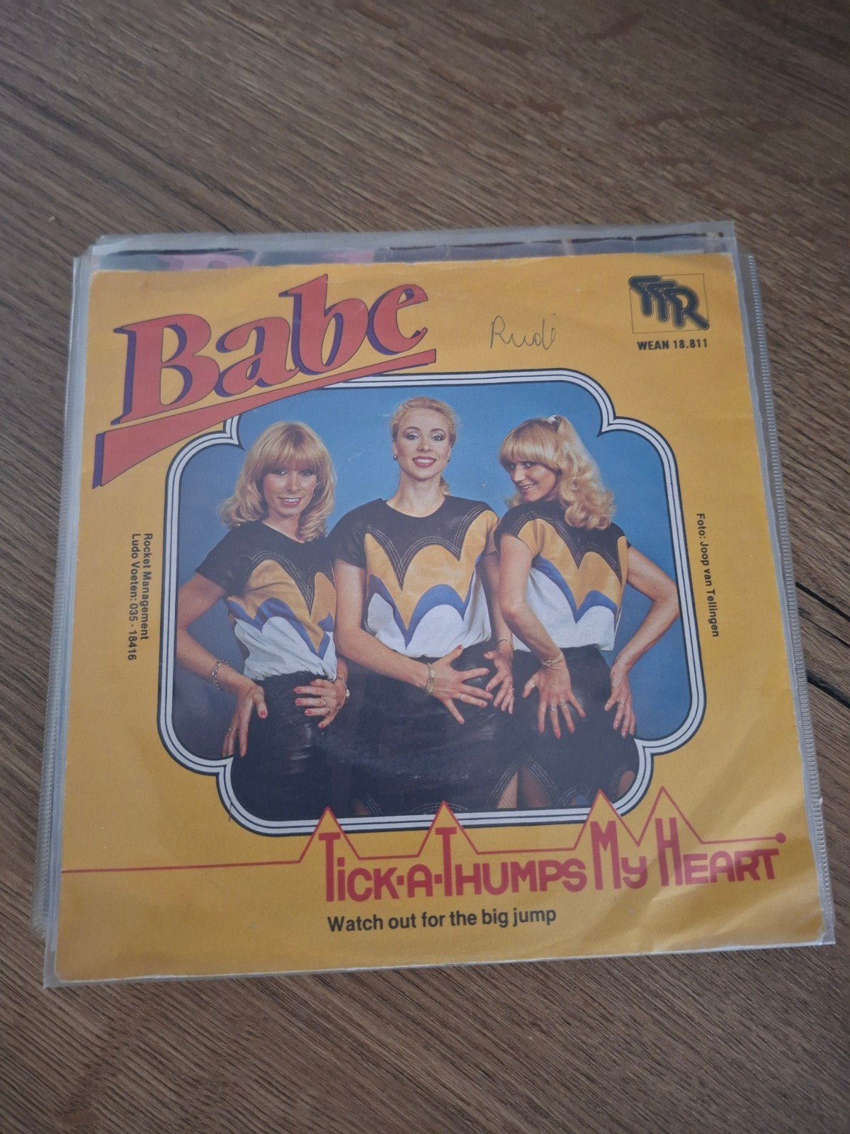 3 singles van Babe:Ooh La La, The Kiss, Tick-A-Thumps My Hea, Ophalen of Verzenden, Gebruikt, Pop, Gesigneerd