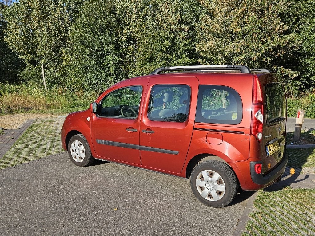 Renault Kangoo 1.6 16V 78KW Family 2008 Rood, Metallic lak, 4 cilinders, Origineel Nederlands, 75 €/maand