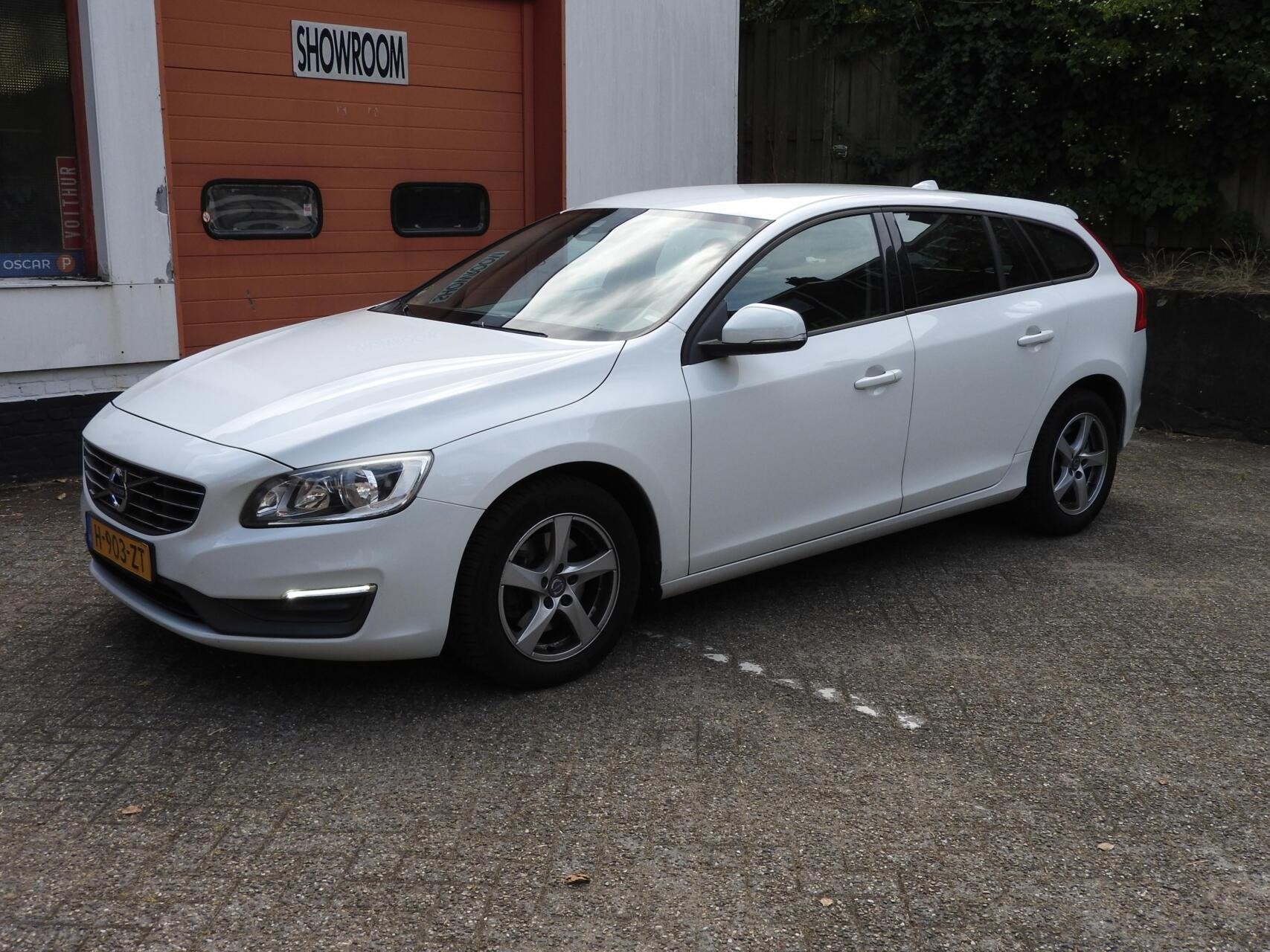 Volvo V60 2.0 D3, Auto's, Volvo, Voorwielaandrijving, Euro 5, Gebruikt, Zwart