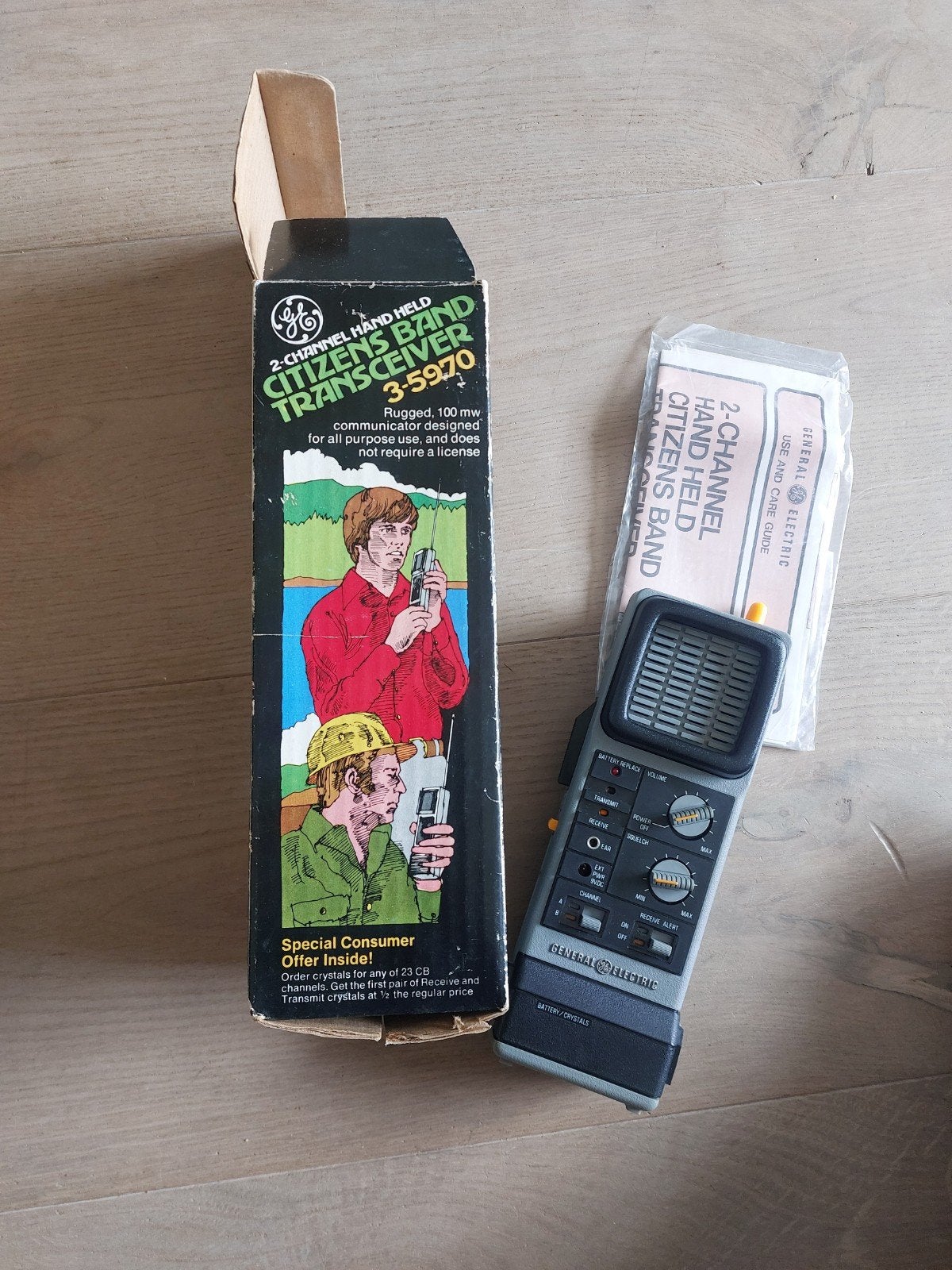 vintage General Electric 2-kanaals Handheld CB Transceiver, Telecommunicatie, Ophalen of Verzenden, Nieuw, Minder dan 2 km, Portofoon of Walkie-talkie