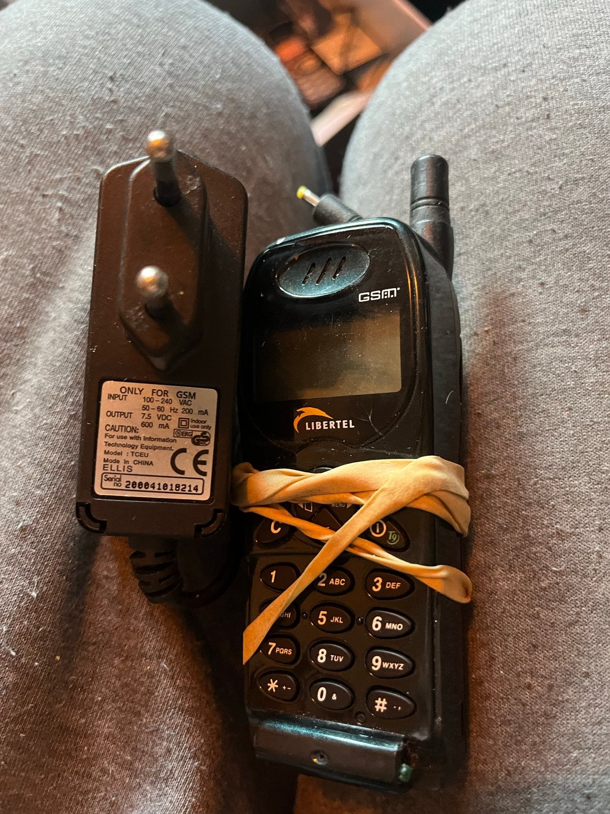 Twee oude gsm's van opa en oma - Vintage mobiele telefoons, Telecommunicatie, Gebruikt, Ophalen of Verzenden, Klassiek of Candybar
