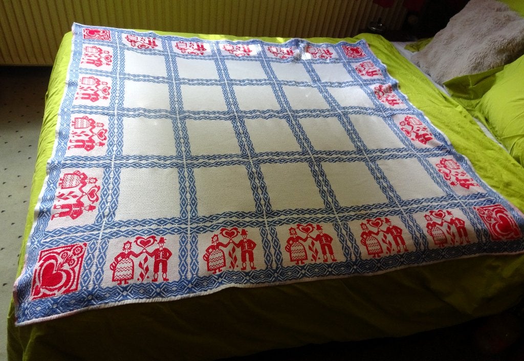 Tafelkleed rood wit blauw volkskunst (folk art) 138 x 124 cm, Gebruikt, 124 cm, Verzenden, Katoen