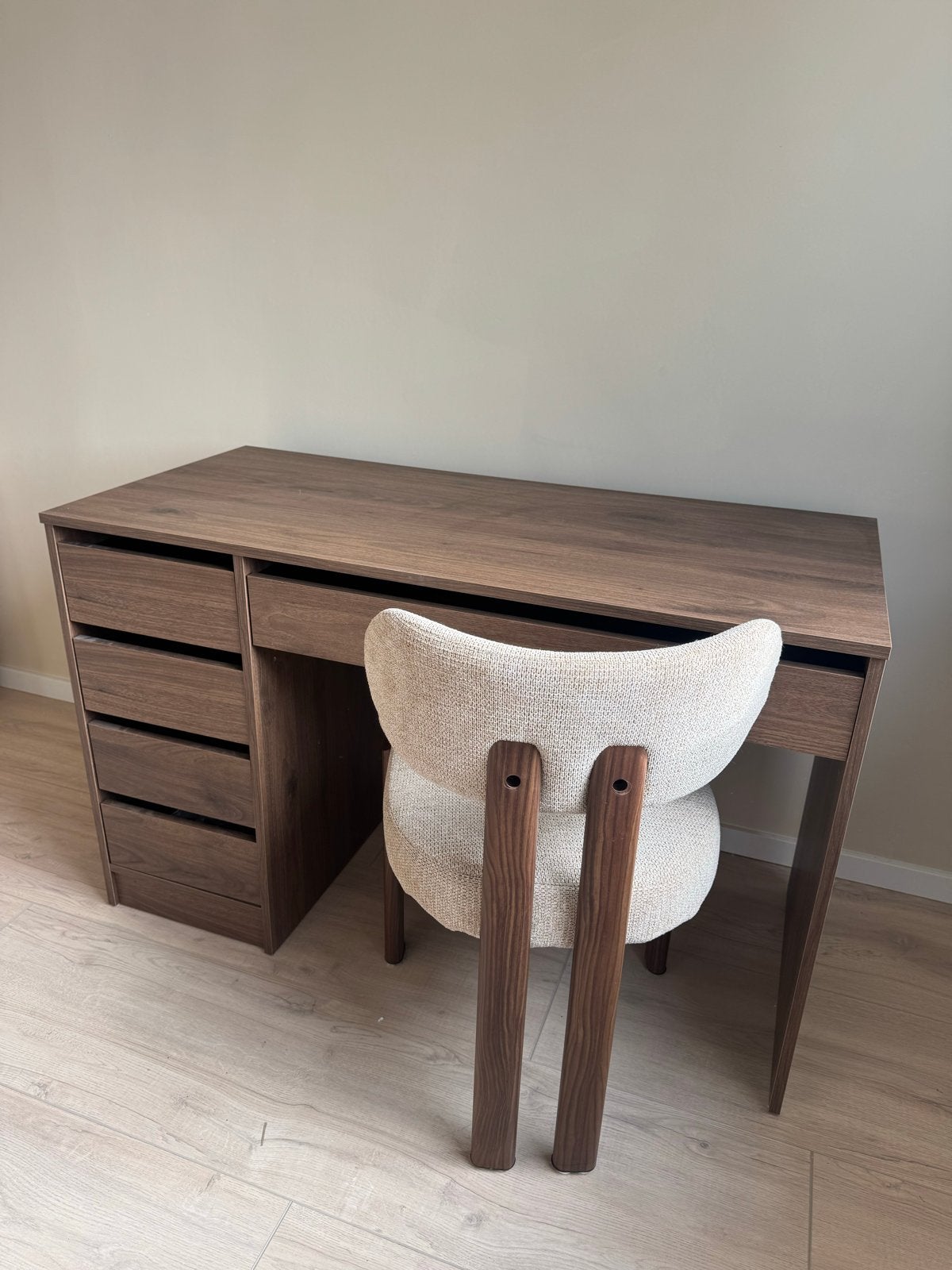 Bureau walnoot met lades en opbergruimte/make up tafel, Ophalen, Bruin, Zo goed als nieuw, Computerbureau