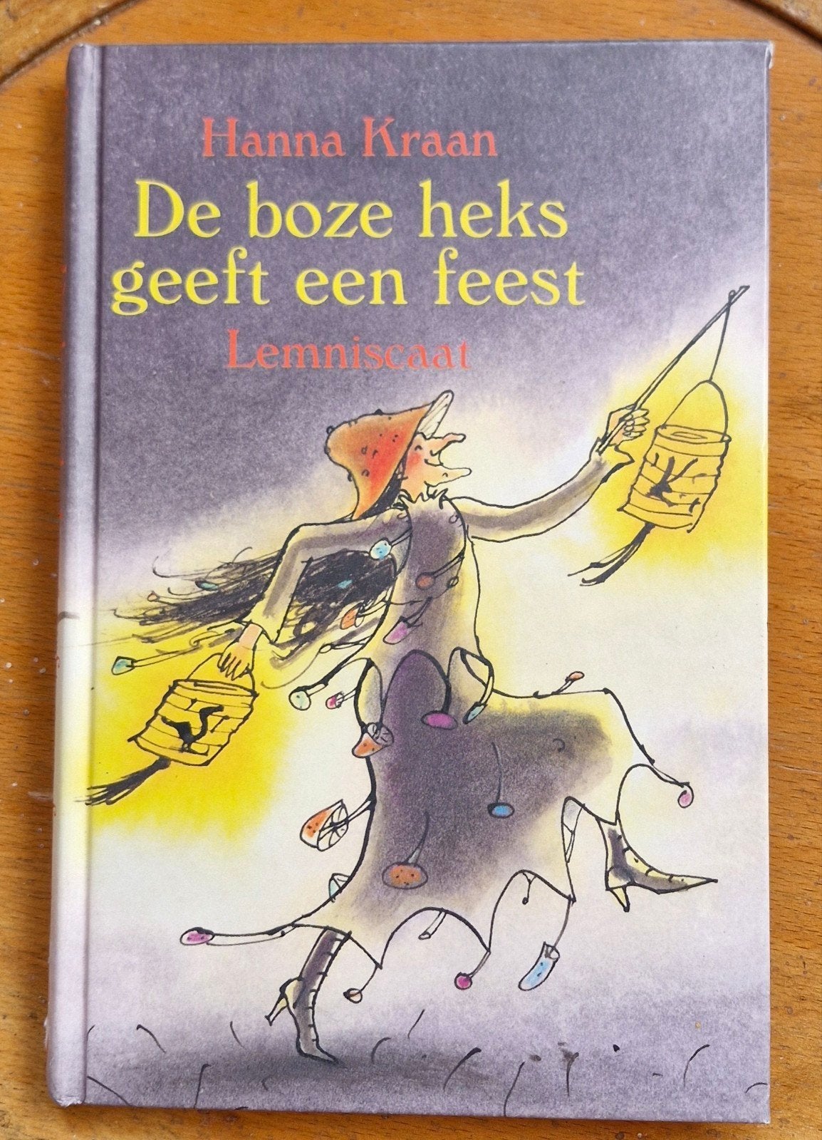 De Boze Heks geeft een feest - Hanna Kraan (Kinderboek), Jongen of Meisje, Ophalen of Verzenden, Zo goed als nieuw, Voorleesboek