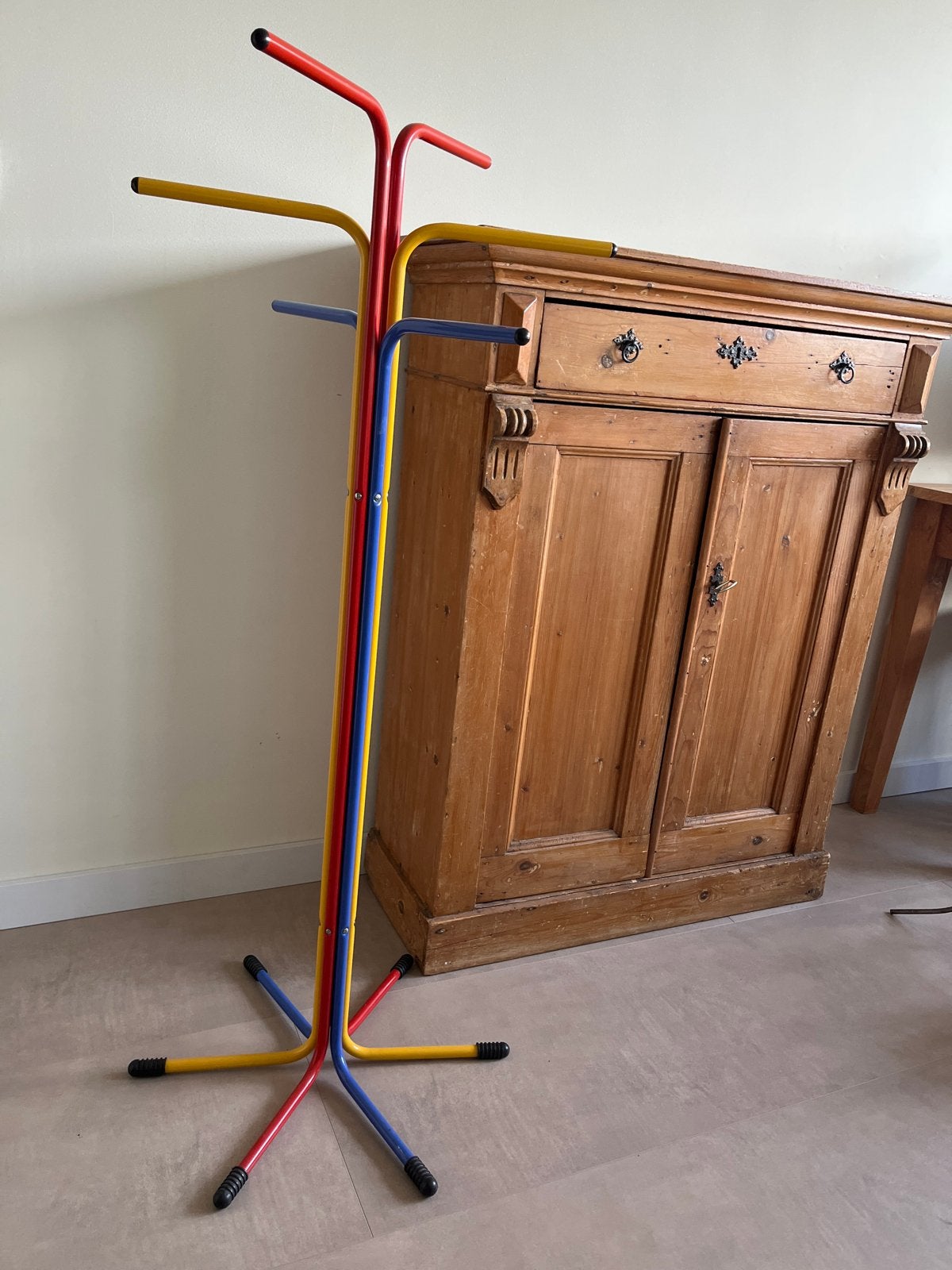 Vintage IKEA Plagg kapstok - Kleurrijk en functioneel, Ophalen, Gebruikt, Metaal, Staande kapstok