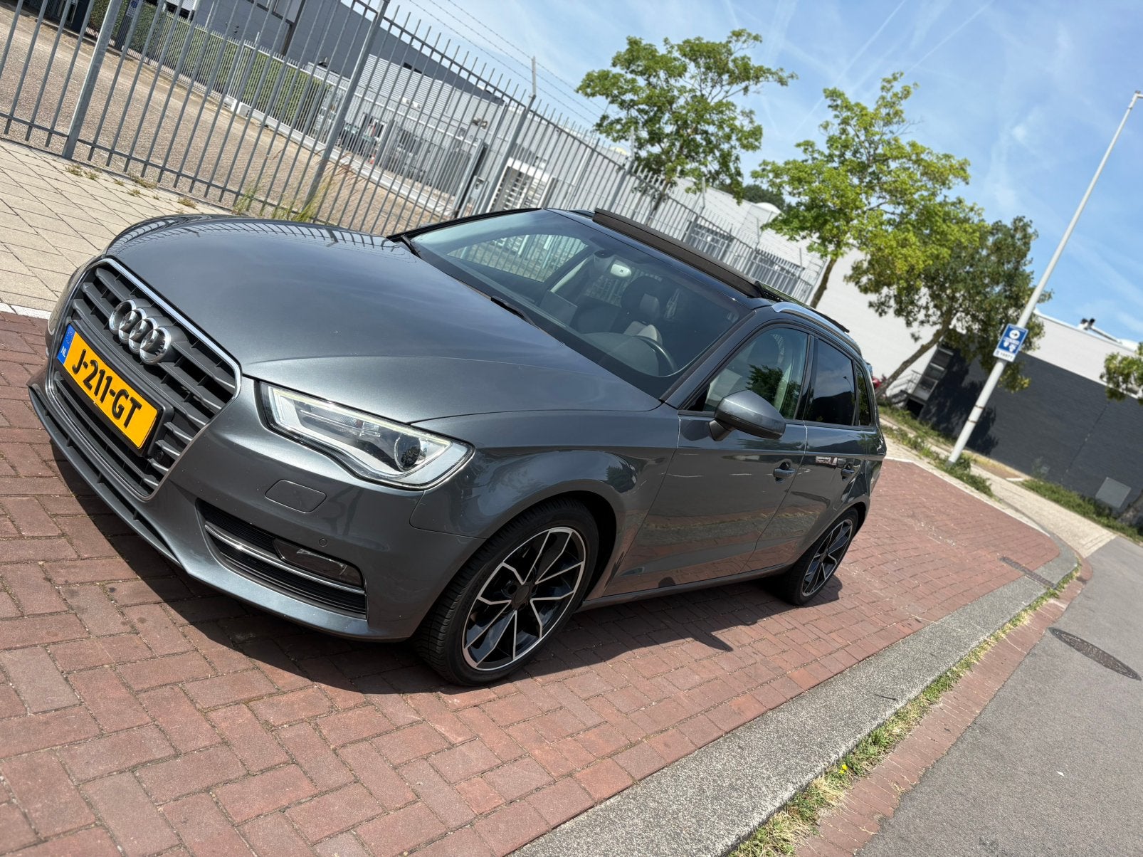 Audi A3 1.4 Tfsi COD Sportback S-tronic 2014 Grijs, 4 cilinders, 1210 kg, 1395 cc, 650 kg