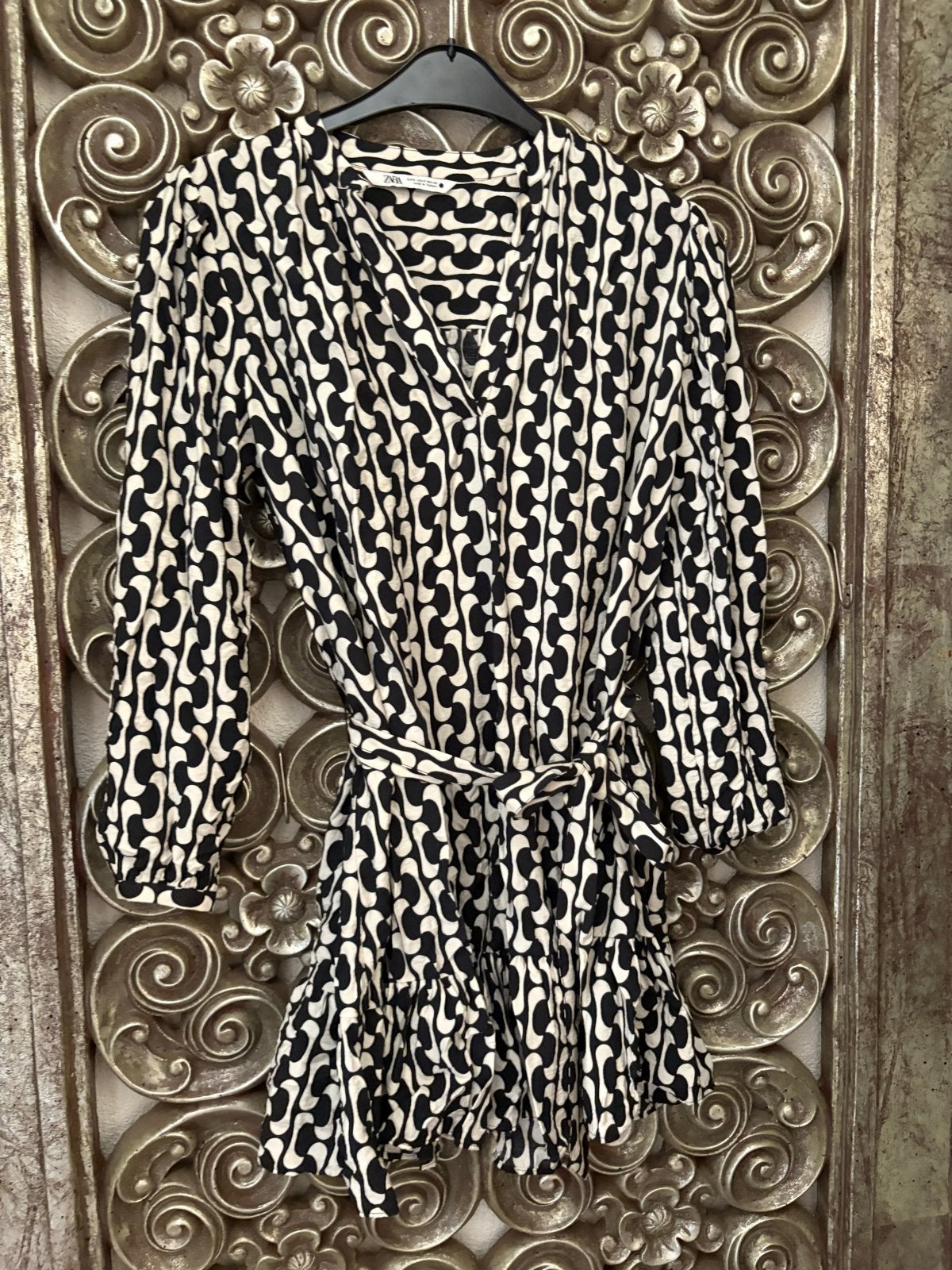 Zara jurk met grafische print en ceintuur S nieuw, Zwart, Ophalen of Verzenden, Zo goed als nieuw, Maat 36 (S)