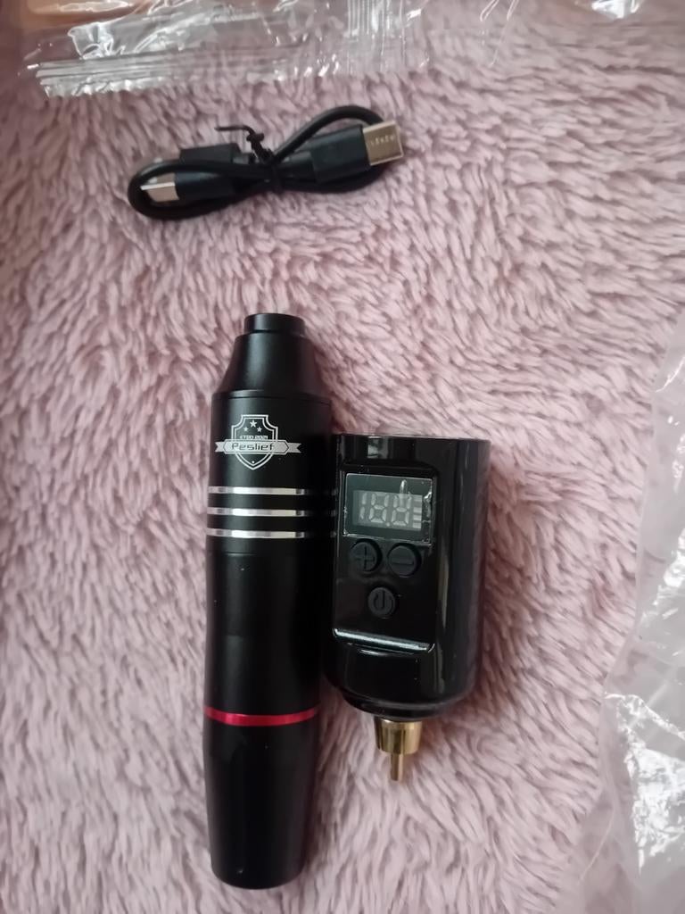 Tattoo machine, Ophalen, Handen en Nagels