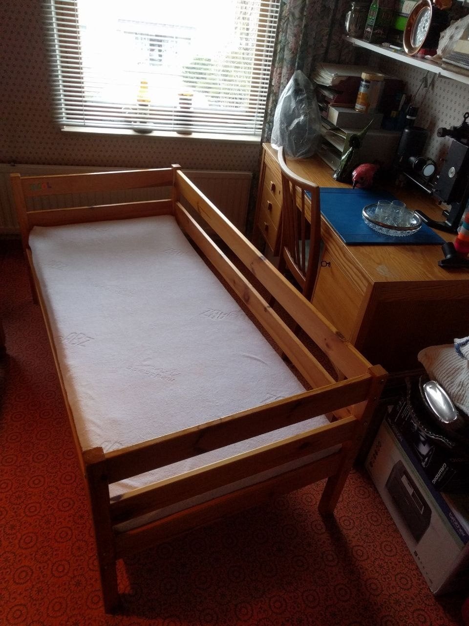 Grenen kinderbedje (75x155cm) met matras, Kinderen en Baby's, Kinderkamer | Bedden, Ophalen, Gebruikt, 70 tot 85 cm, 140 tot 160 cm