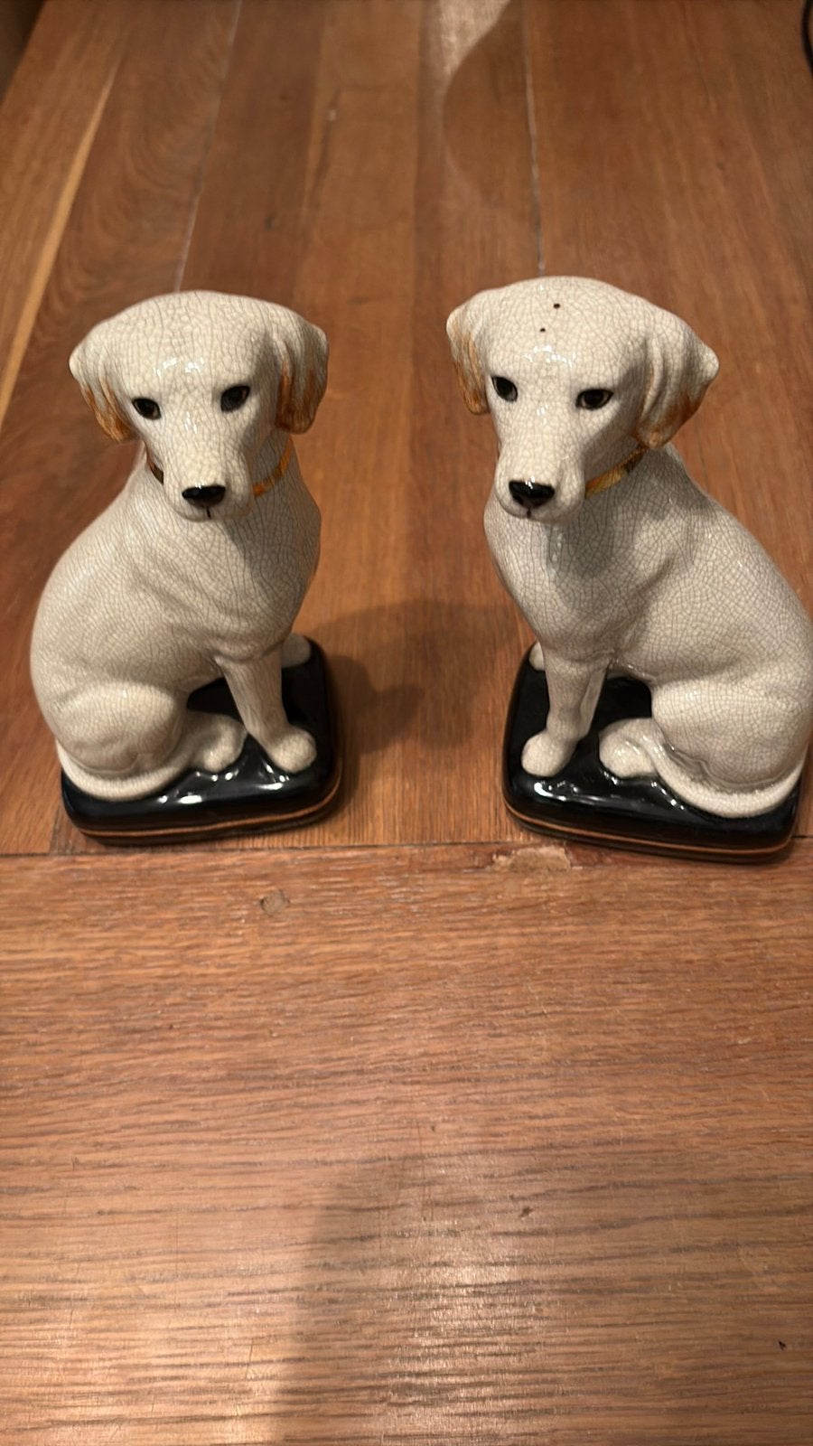 Twee porseleinen beeldjes hondjes, Ophalen, Zo goed als nieuw, Dier