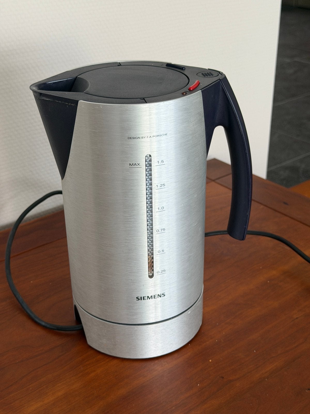 Siemens Porsche Design waterkoker, 1 tot 2 liter, Ophalen of Verzenden, Zo goed als nieuw