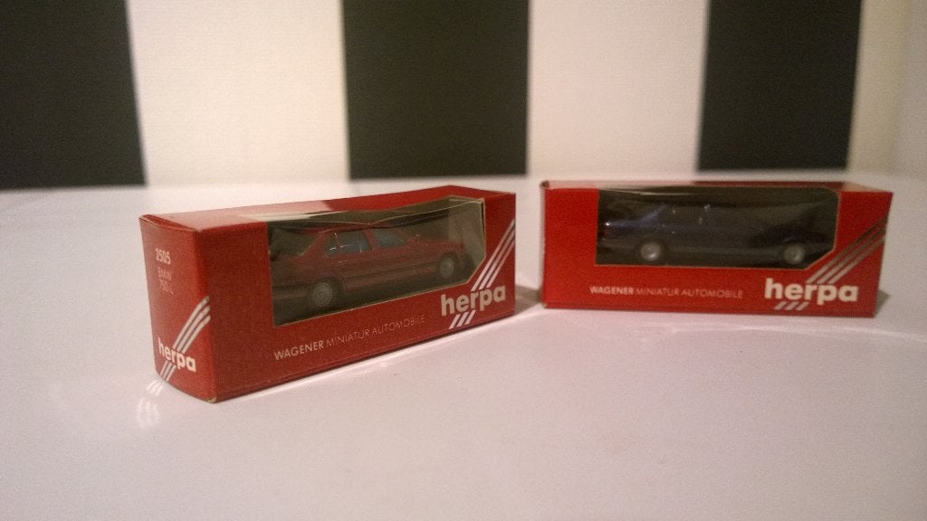 2x herpa 2505 bmw 750 IL blauw en rood, Ophalen, Nieuw, Auto, Herpa