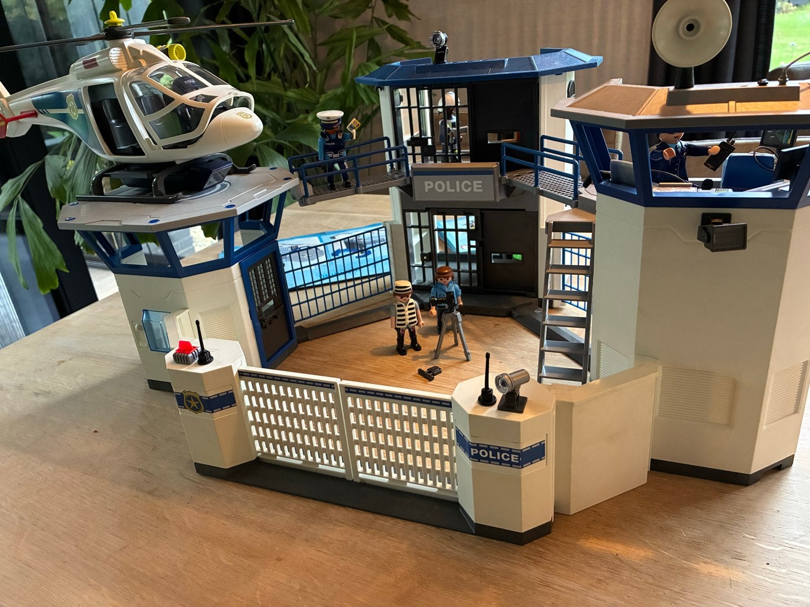 Playmobil Politiebureau met Helikopter en Figuren, Ophalen of Verzenden, Zo goed als nieuw, Jongen of Meisje