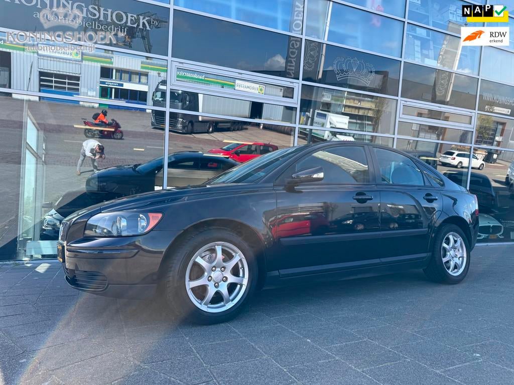 Volvo S40 1.8 Momentum, Auto's, Voorwielaandrijving, 125 pk, Gebruikt, Zwart