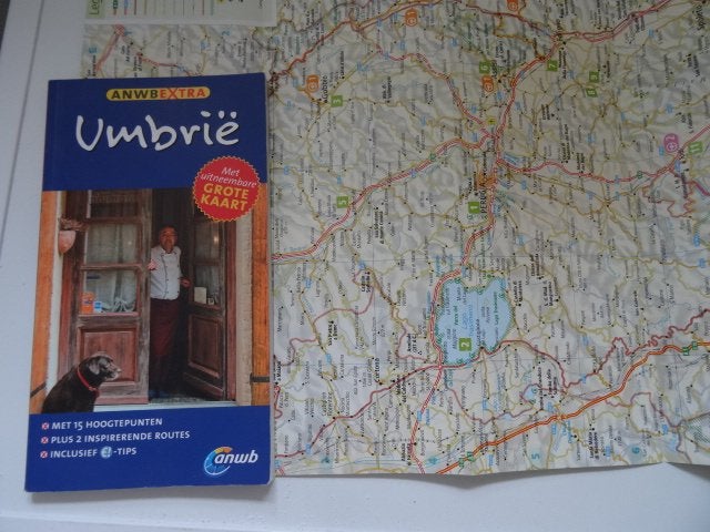 Umbrie; anwb extra reisgids , met wegenkaart, Europa, Ophalen of Verzenden, Zo goed als nieuw, Reisgids of -boek