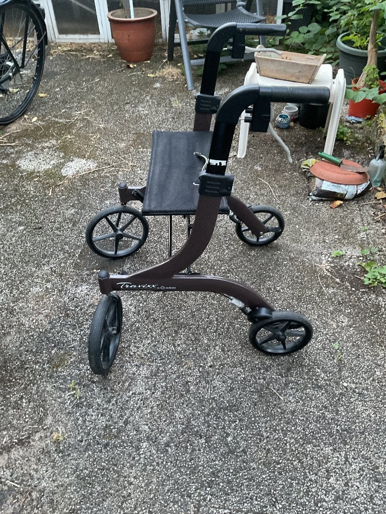 Travixx rollator bij medipoint S, Diversen, Rollators, Gebruikt, Lichtgewicht, Opvouwbaar, Ophalen