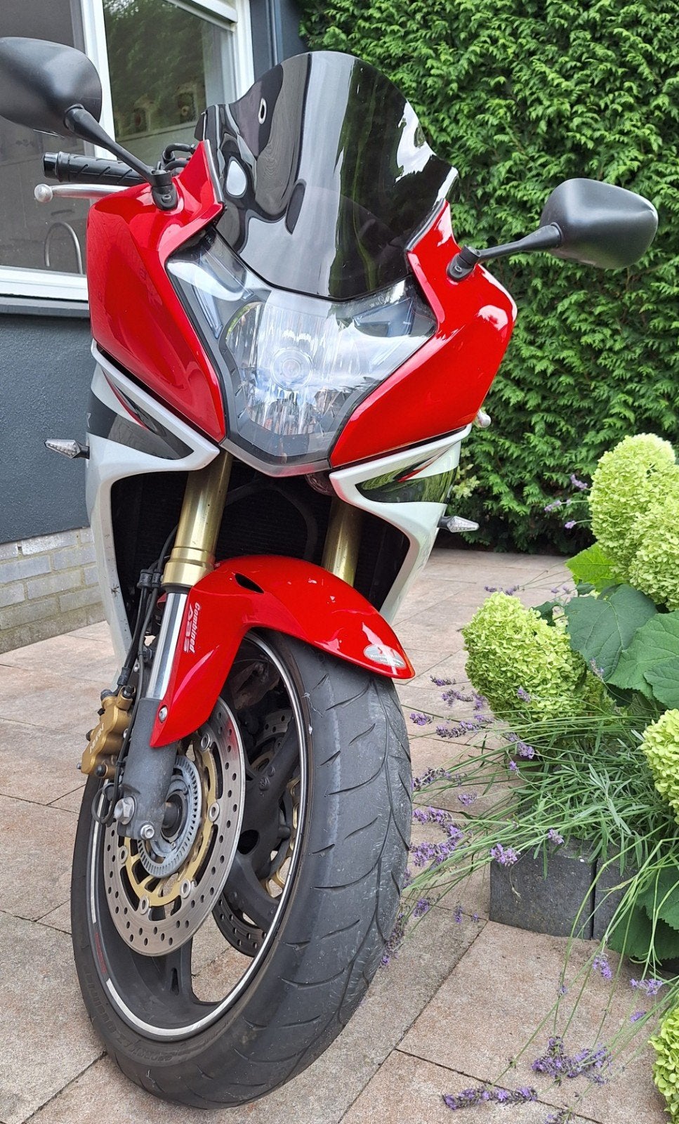 Honda cbr600f in mooie rood/ wit/ zwart kleurstelling, 4 cilinders, Motorrijbewijs A, Gebruikt, Meer dan 35 kW