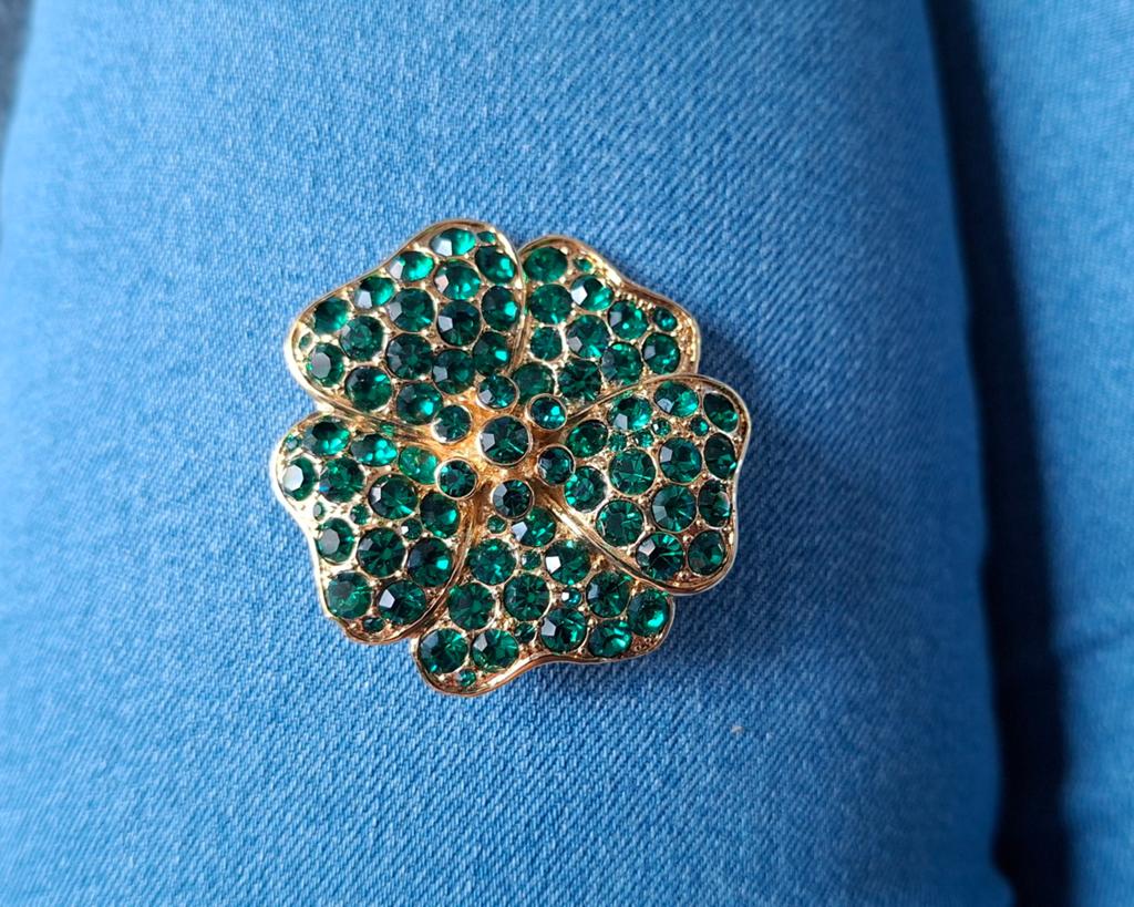 Monet Broche met Groene Strass Steentjes (Vintage), Overige materialen, 4 tot 7 cm, Gebruikt, Ophalen of Verzenden