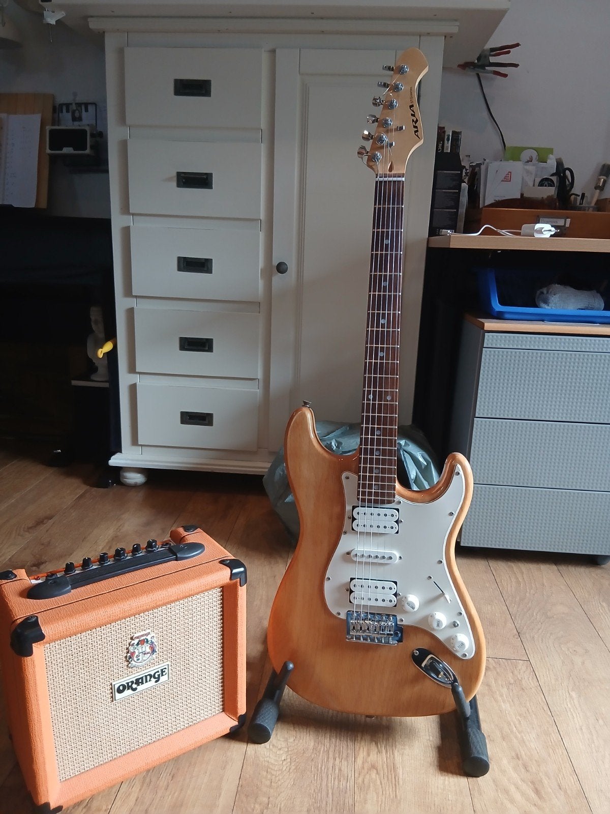 Aria gitaar set, Met versterker, Zo goed als nieuw, Solid body, Ophalen