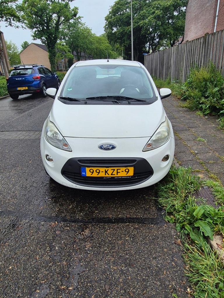 Ford Ka 1.2 51KW 2010 Wit, Auto's, Ford, Voorwielaandrijving, Stof, 1242 cc, 4 cilinders