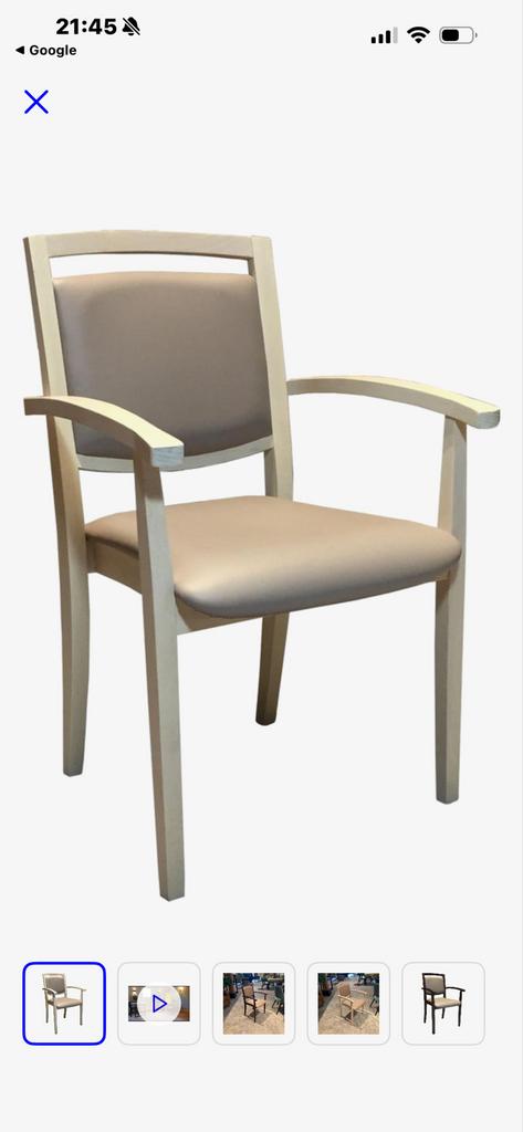GEZOCHT Twee comfortabele senioren stoelen -Beige/Licht hout, Huis en Inrichting, Stoelen, Gebruikt, Twee, Overige kleuren, Ophalen of Verzenden