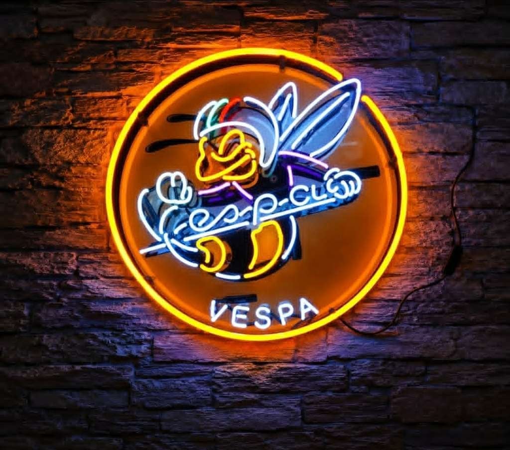 Vespa bij decoratie neon verlichting lamp mancave reclame, Verzamelen, Ophalen of Verzenden, Nieuw, Lichtbak of (neon) lamp